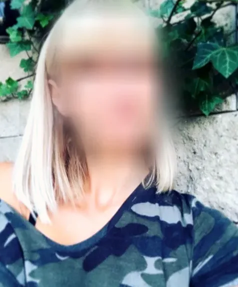 Andrea, 39