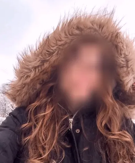 Büsra, 25