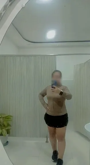 Chiara, 40