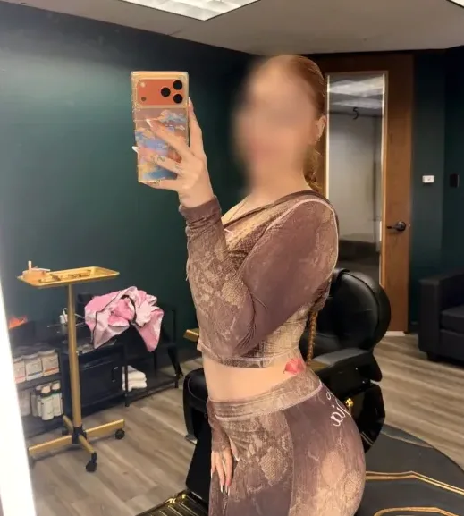 Fiona, 27