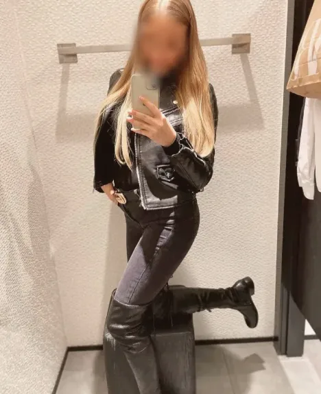 Selina, 33